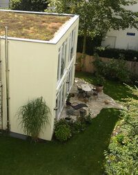 Gründach und Garten von oben