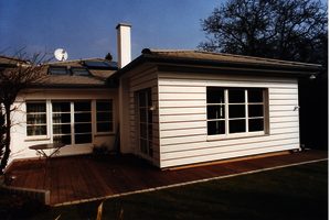 Bungalow mit Holzterrasse
